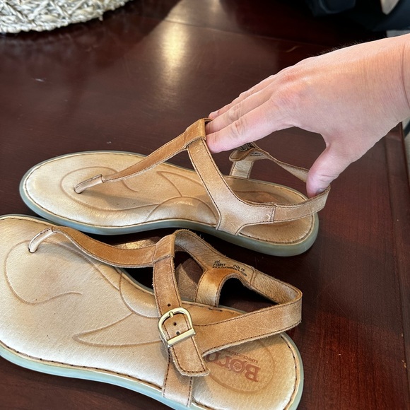 Born Women's Light Brown Sandals size 8 - Picture 1 of 6